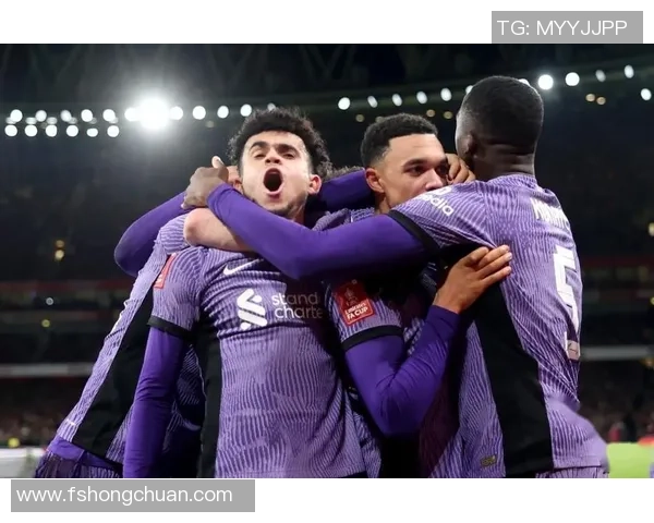 足球球星丑闻缠身引发公众热议职业形象与私生活矛盾突显