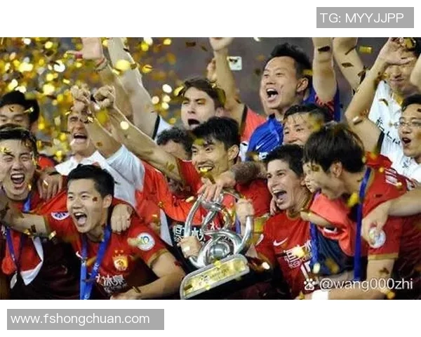 从贫民窟到绿茵场：揭秘国外足球巨星童年背后的奋斗与坚持