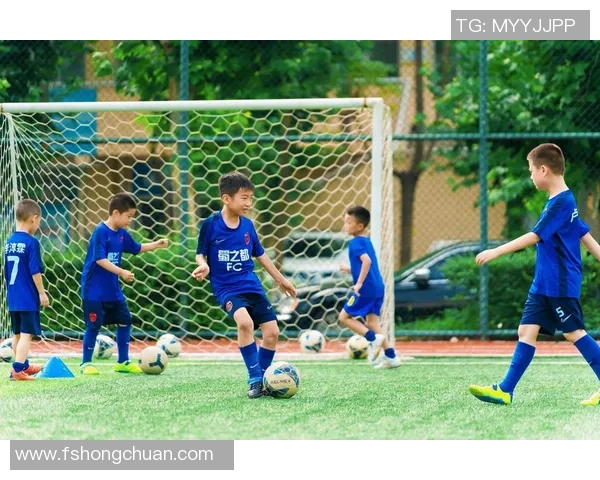 《球星训练营：打造最强足球技艺与战术策略》